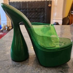 Green Cape Robbin Inji Disco heel, size 5